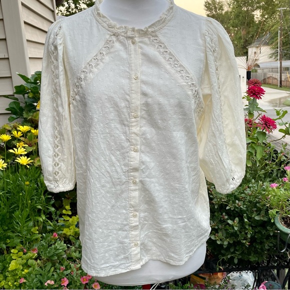 Old Navy Lace Trim Button Down Top Size Medium - Picture 2 of 9